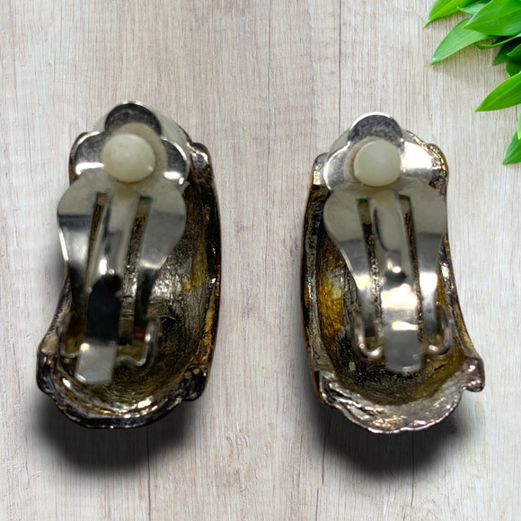 Vintage 1980s Textured Silver & Gold Tone Clip On Huggie Earrings Couture Chunky - Picture 2 of 5